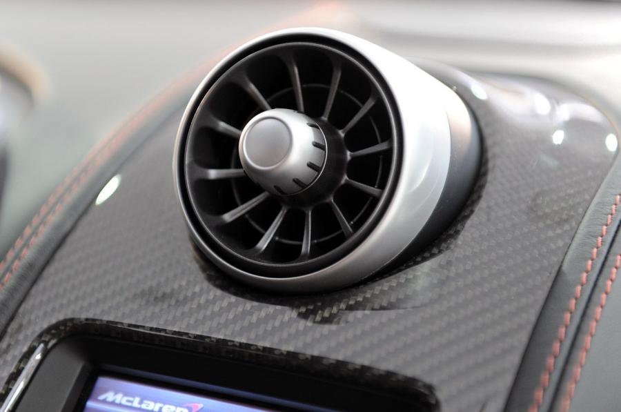  McLaren MP4-12C 2012 года  (фото 58 из 129)